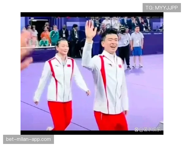 郑思维这反差也太夸张了吧，赛场像战士，家里像画报现场